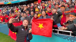 Cuồng nhiệt cổ động viên Việt Nam trong trận đấu mở màn gặp tuyển Mỹ