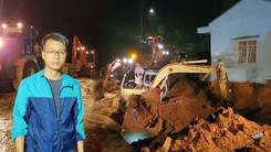 Sạt lở đèo Bảo Lộc: Giữa đêm, hàng trăm người vẫn đang tìm kiếm nạn nhân còn lại