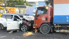 Ô tô đối đầu xe tải ở Lâm Đồng, 3 người chết
