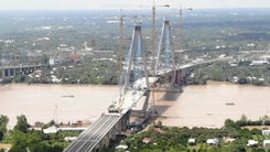 Cầu Mỹ Thuận 2 đang gác dầm cuối, chuẩn bị hợp long