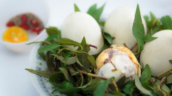 Ăn trứng vịt lộn có tốt, trường hợp nào nên hạn chế ăn?
