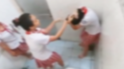 Nữ sinh hút thuốc, đánh nhau trong nhà vệ sinh trường THCS ở quận Tân Bình