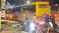 Xe khách giường nằm và xe 16 chỗ tông nhau ở Đồng Nai, 4 người thiệt mạng