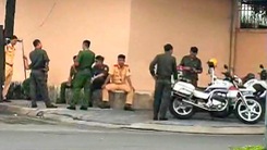 Trích xuất camera điều tra vụ nam thanh niên 'bốc cháy' trước cổng trụ sở Công an TP Thủ Dầu Một