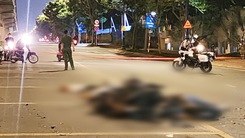 Mô tô đối đầu xe máy trên đường song hành Xa lộ Hà Nội ở Thủ Đức, cả hai người lái tử vong