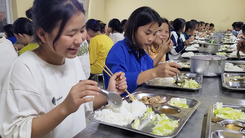 Cận cảnh bữa ăn bán trú 12.000 đồng của học sinh vùng cao Thanh Hóa