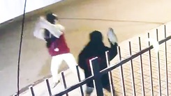 Video nhóm người chém một thanh niên 21 nhát, kéo nạn nhân tránh camera trước khi bỏ đi