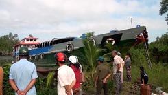 Sà lan tông ghe trên sông ở Cà Mau, 1 người chết