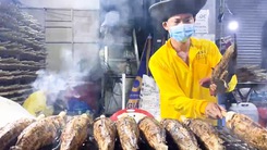 Nhiều người mua cá lóc nướng ngày Thần Tài, giá cá tăng 20.000 đồng/con