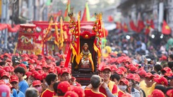 Lễ hội Tết Nguyên tiêu và rước kiệu chùa bà Thiên Hậu thu hút hàng ngàn người