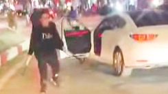 Khởi tố, bắt giam tài xế ô tô chém xe buýt trên phố ở Hà Nội