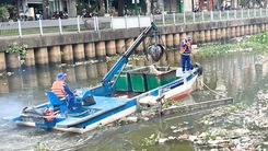 Dọn rác kênh Nhiêu Lộc - Thị Nghè sau chỉ đạo khẩn của UBND TP.HCM