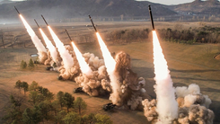 Video ông Kim Jong Un giám sát tập trận phóng rocket đa năng 'siêu lớn'