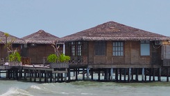 Vì sao chưa tháo dỡ 9 bungalow cất trái phép ở khu bảo tồn biển Phú Quốc?