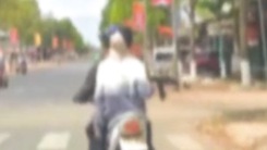 Thực hư clip thiếu niên mang 'súng AK', đi xe máy vượt đèn đỏ ở Đăk Lắk