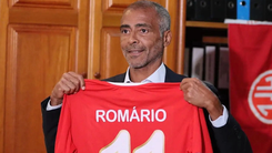 Huyền thoại Brazil Romario gây sốc khi trở lại thi đấu chuyên nghiệp ở 58 tuổi