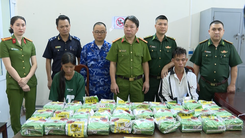 Bắt hai vợ chồng vận chuyển thuê 30kg ma túy đá từ Lào về Bình Dương