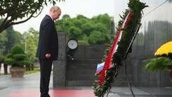 Video Tổng thống Putin đặt vòng hoa viếng Lăng Chủ tịch Hồ Chí Minh