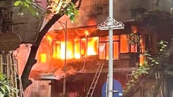 Cháy quán cà phê ở phố cổ Hà Nội