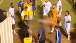 Cảnh sát bắn thủ môn bị thương ngay trên sân ở Brazil