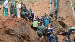 Toàn cảnh vụ sạt lở đất vùi lấp xe khách ở Hà Giang qua nửa ngày tìm kiếm, cứu nạn