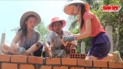 Khi học sinh Mỹ đi học cách xây nhà ở Việt Nam
