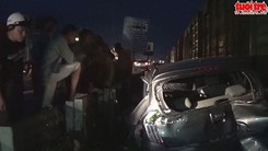 Vượt đường sắt, xe 4 chỗ bị tàu hỏa tông nát bét