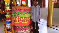 Nhà chùa đúc cặp đèn cầy nặng hơn 2 tấn
