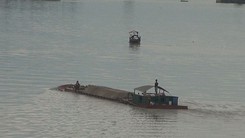 Giăng lưới tìm kiếm nam thanh niên nhảy cầu Bến Thủy, Nghệ An