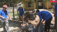 Đoàn thanh niên tu sửa phòng học cho học sinh vùng khó khăn