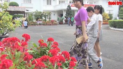 Trụ sở UBND tỉnh Đồng Tháp đón người dân vào tham quan