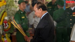Thủ tướng Nguyễn Xuân Phúc đến nhà  riêng viếng cố Thủ tướng Phan Văn Khải