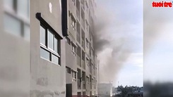 Lại cháy chung cư ở TP.HCM, hàng trăm cư dân tháo chạy
