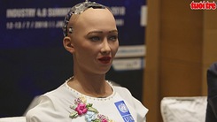 Robot Sophia - Người máy đầu tiên được cấp quyền công dân đến Việt Nam