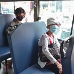 Tin sáng 28-6: TP.HCM kêu gọi người dân đi làm bằng xe buýt