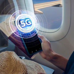 Podcast: Dùng di động 5G trên máy bay có ảnh hưởng gì tới chuyến bay?
