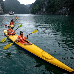 Podcast: Ngày hè đến vịnh Lan Hạ chèo thuyền kayak