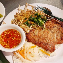 Tôi từng ăn cơm tấm Sài Gòn để bớt... đói
