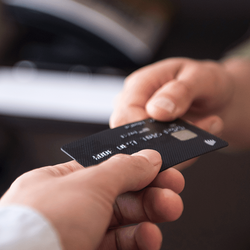 Podcast: Tập 2 - Cách nào để bạn 'kìm chế xài tiền' khi chi tiêu bằng thẻ