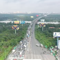 Bản tin tối 1-8: Quốc lộ 1 ùn 7km, trạm thu phí An Sương phải mở thêm làn thu tiền mặt