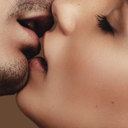 Podcast: Cả tỷ vi khuẩn trong miệng, vì sao hôn nhau lại tốt cho sức khoẻ?