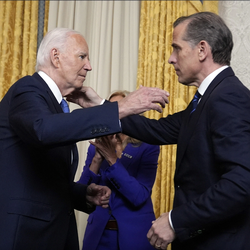 Ông Joe Biden ký lệnh ân xá cho con trai trước khi rời Nhà Trắng