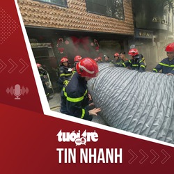 Tin tức tối 25-12: Cháy quán bar gần chợ Bến Thành, giải cứu 4 người trên mái nhà