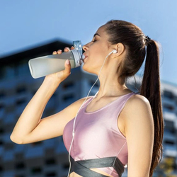 Uống nước lạnh hay nước ấm tốt cho sức khỏe hơn?