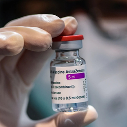 AstraZeneca ngừng sản xuất, thu hồi vắc xin COVID-19 trên toàn thế giới