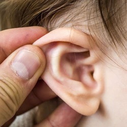 Có nên lấy ráy tai cho trẻ mỗi ngày?