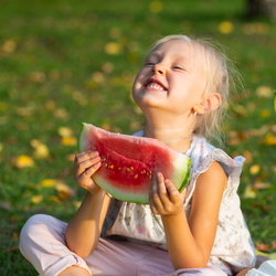 Tại sao ngày hè nên ăn dưa hấu?