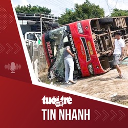 Tin tức tối 18-8: Thông tin mới nhất vụ lật xe khách làm 18 người bị thương