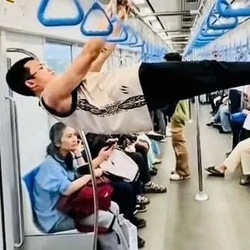 Đề nghị công an vào cuộc vụ nam thanh niên hít xà đơn trên metro số 1