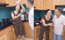 Bà vui sướng nhảy múa khi được ông tặng quà